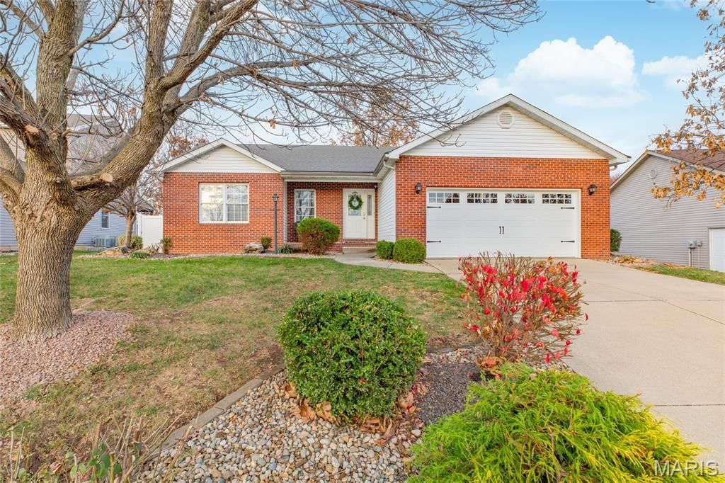 109 Spruce Court, Brighton, IL 62012 Main Photo