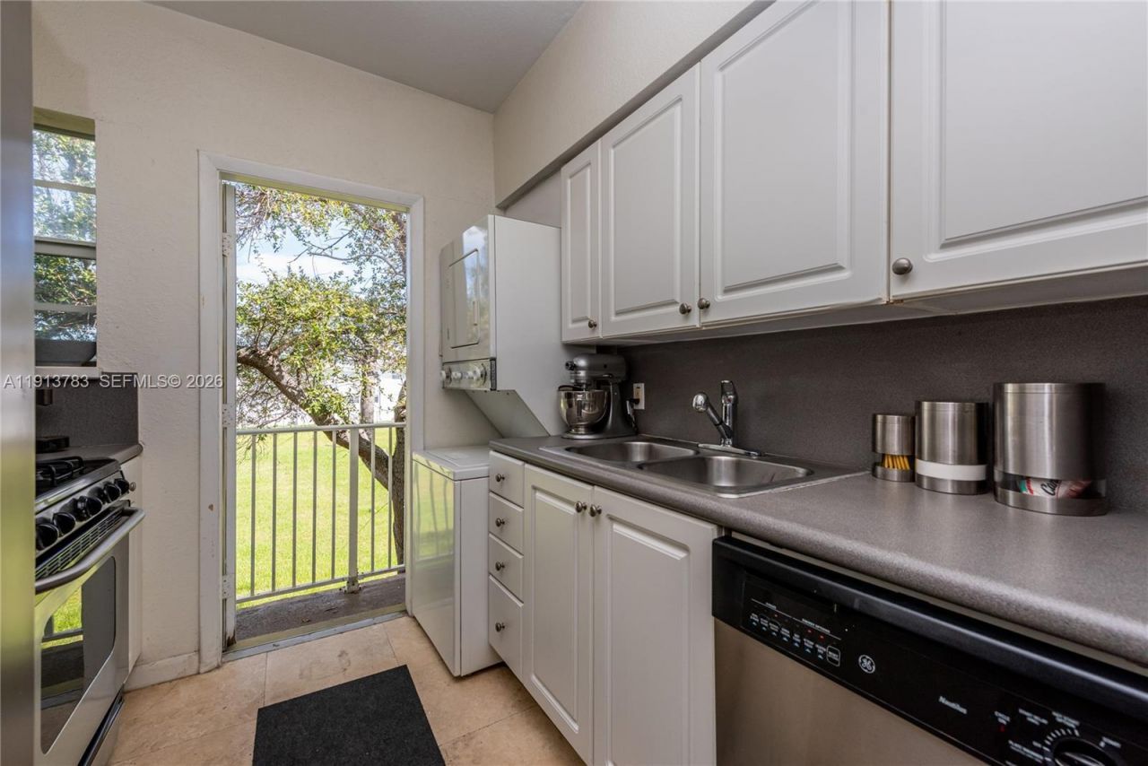 350 S Shore Dr, Unit 7, Miami Beach, FL 33141 Photo