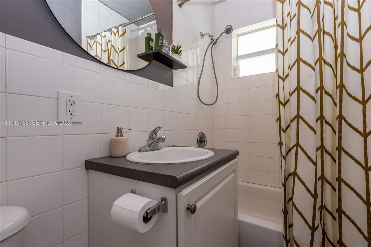 350 S Shore Dr, Unit 7, Miami Beach, FL 33141 Photo