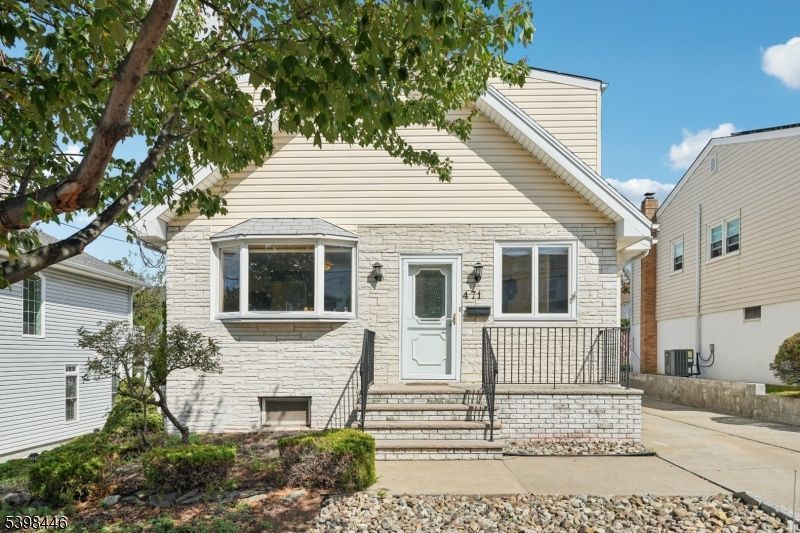 471 Harding Ave, Lyndhurst, NJ 07071 Main Photo