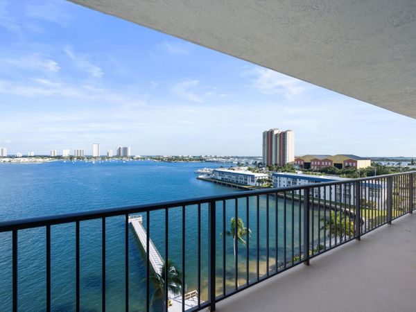 3040 Lake Shore Drive, Unit Ph 2, Riviera Beach, FL 33404