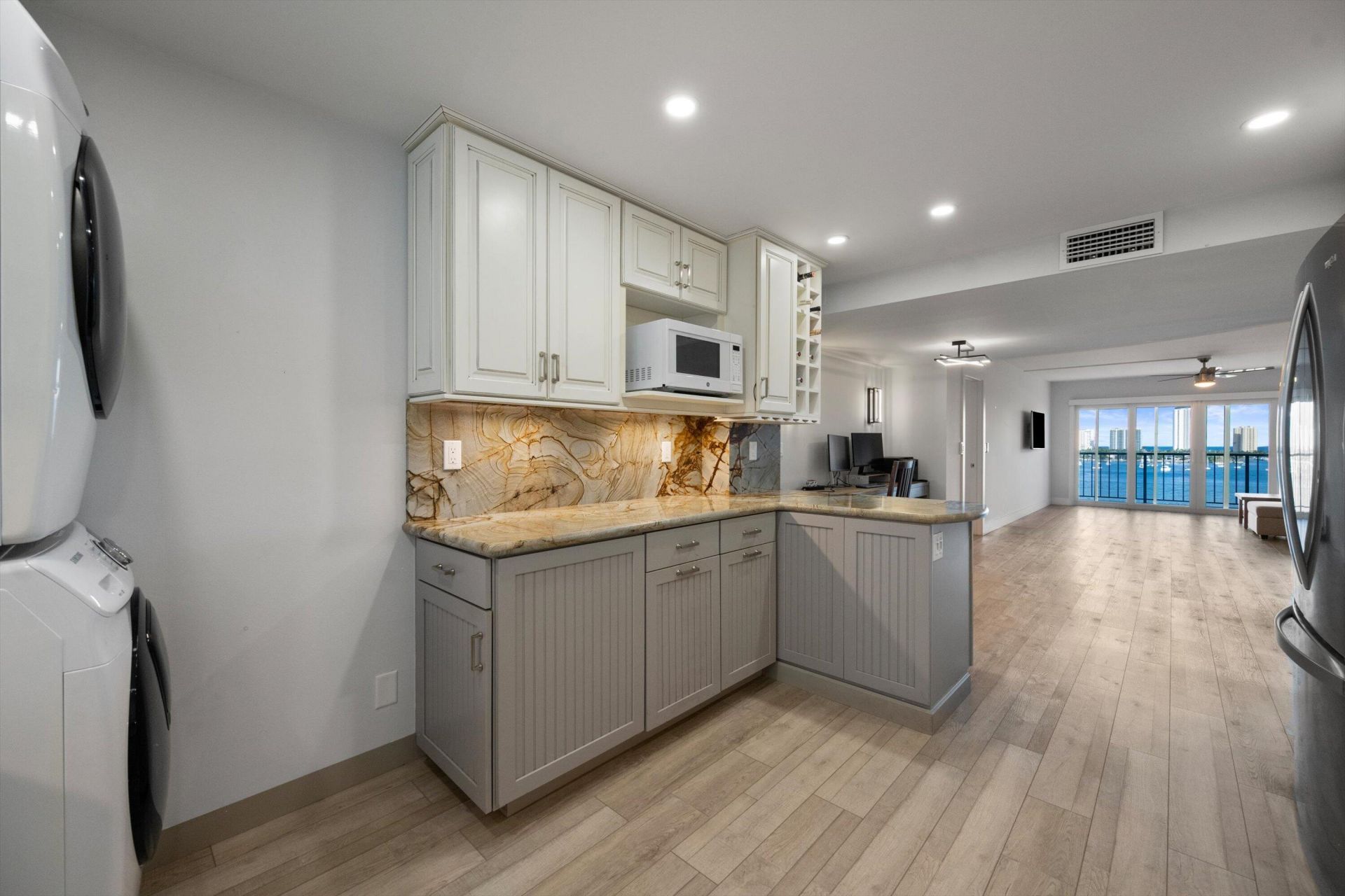 3040 Lake Shore Drive, Unit Ph 2, Riviera Beach, FL 33404 Photo