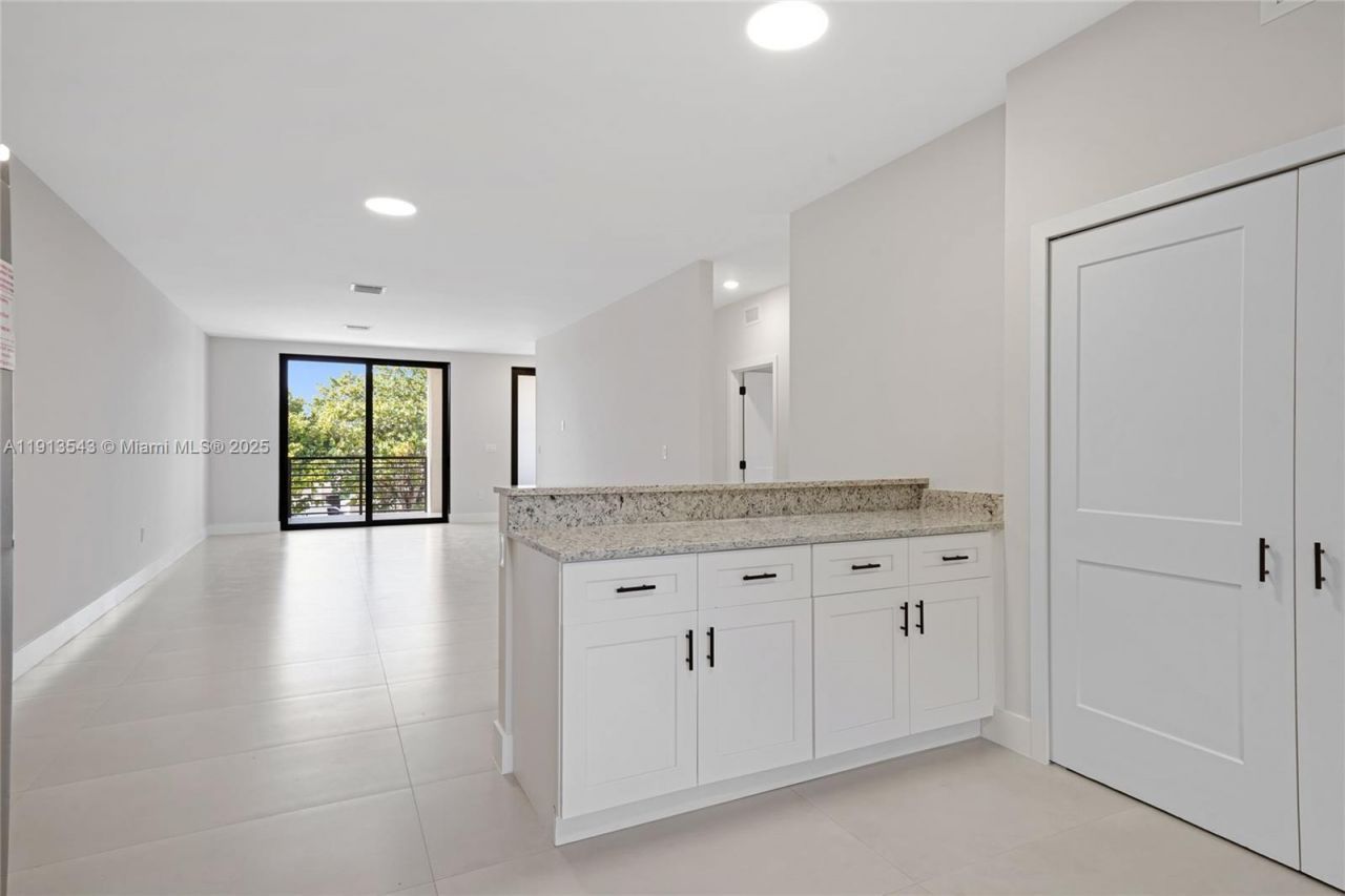 4313 E 8th Ct, Unit B, Hialeah, FL 33013 Photo