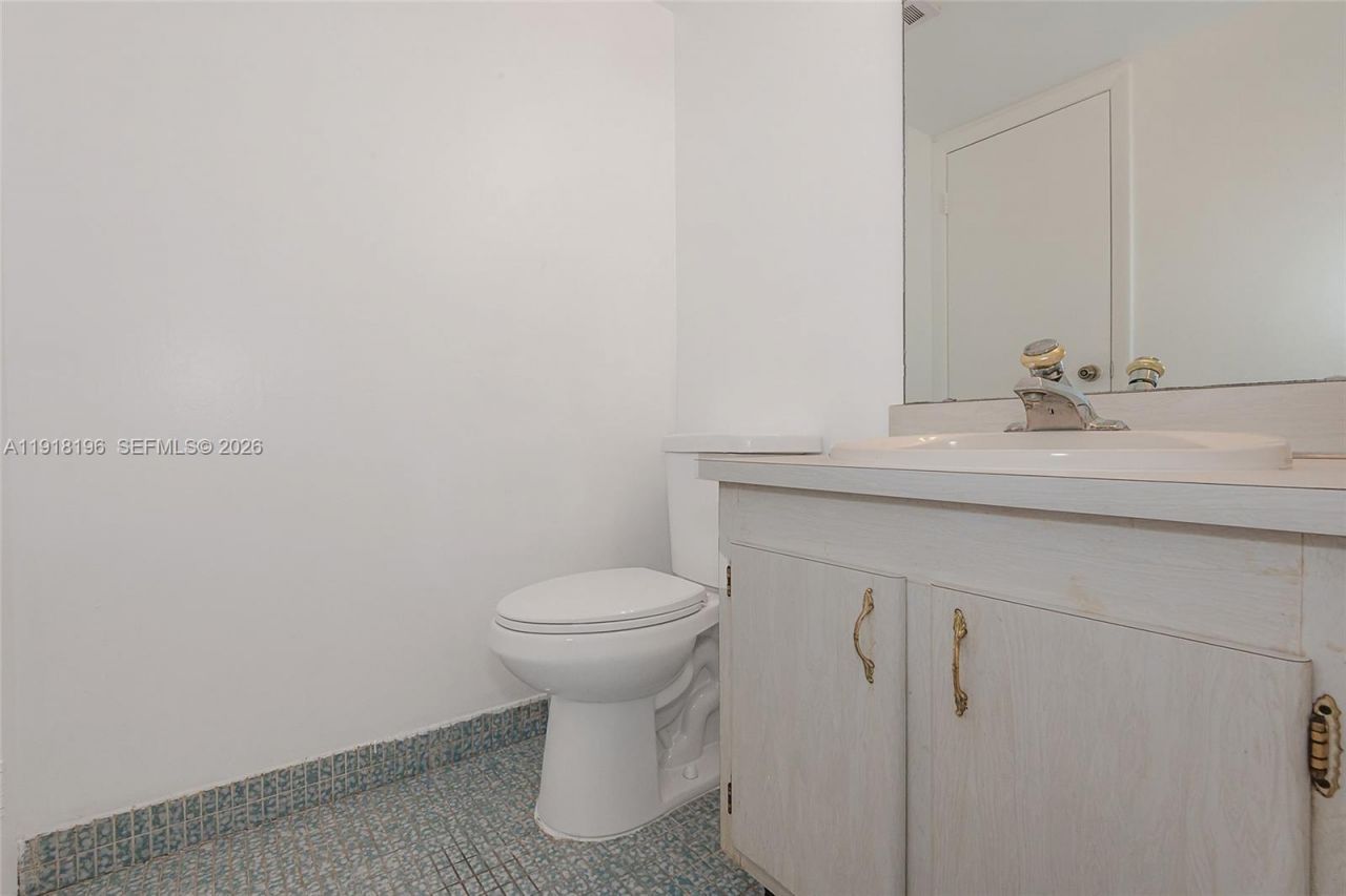 20500 W Country Club Dr, Unit 716, Aventura, FL 33180 Photo