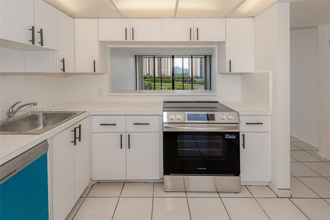 20500 W Country Club Dr, Unit 716, Aventura, FL 33180 Photo