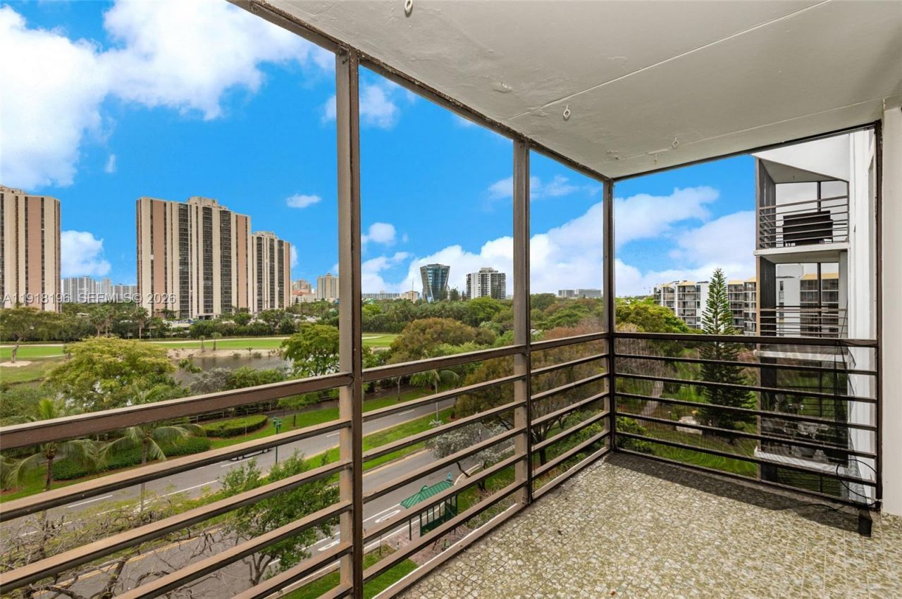 20500 W Country Club Dr, Unit 716, Aventura, FL 33180 Photo