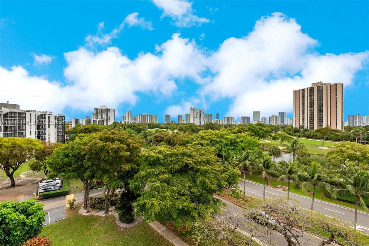 20500 W Country Club Dr, Unit 716, Aventura, FL 33180 Photo