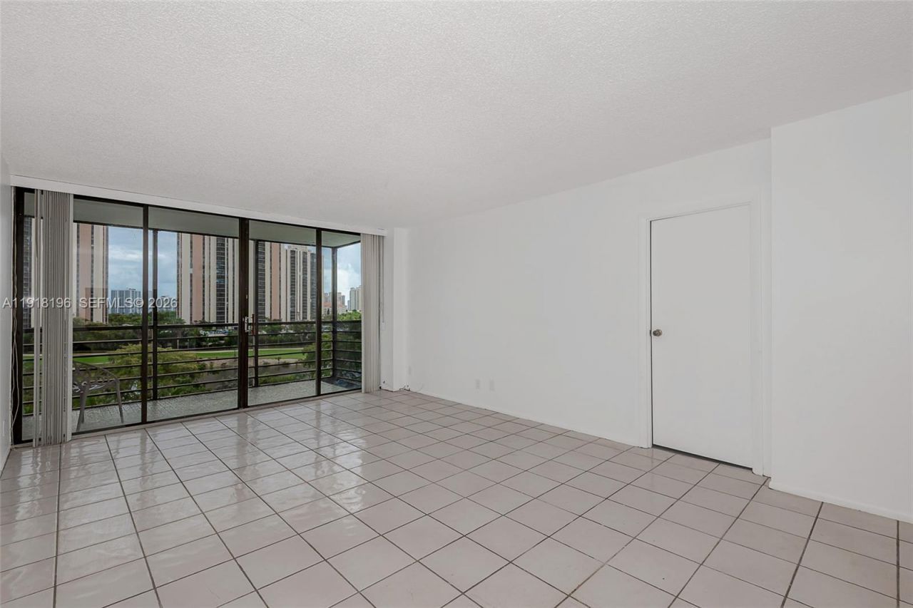 20500 W Country Club Dr, Unit 716, Aventura, FL 33180 Photo
