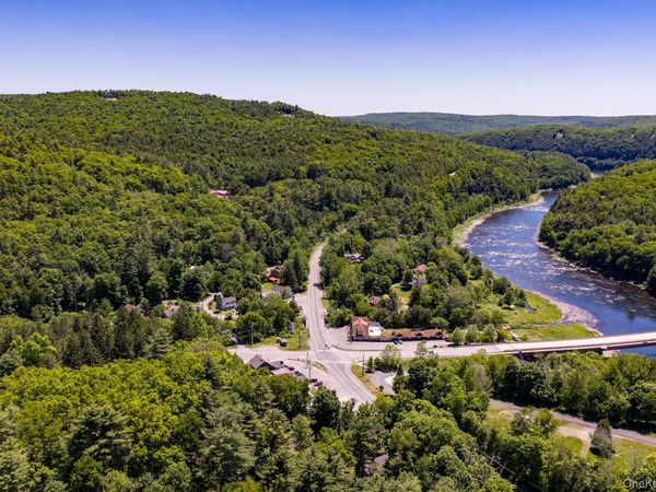8 River Road, Barryville, NY 12719