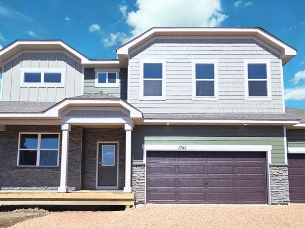 1741 Oak Creek Pass, Chaska, MN 55318