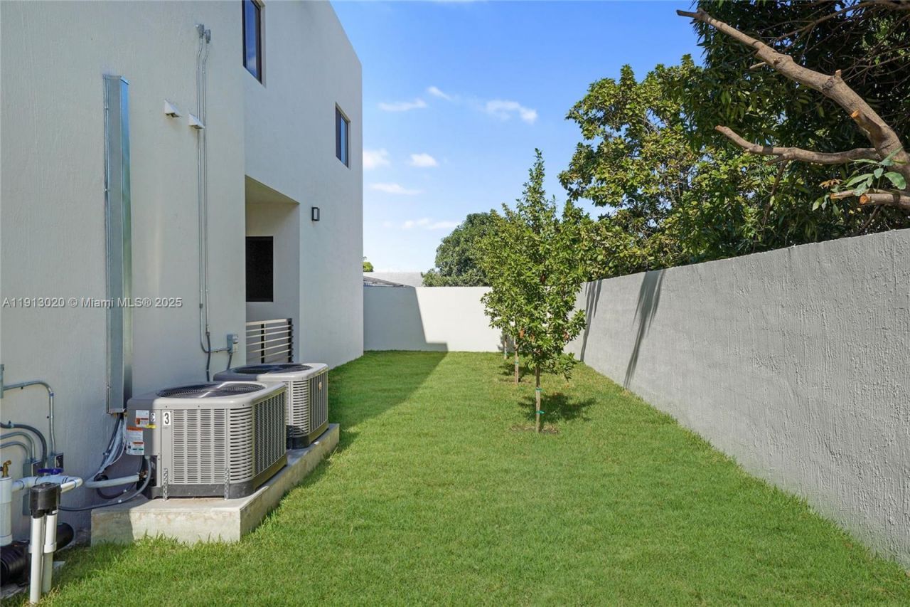 4303 E 8th Ct, Unit C, Hialeah, FL 33013 Photo