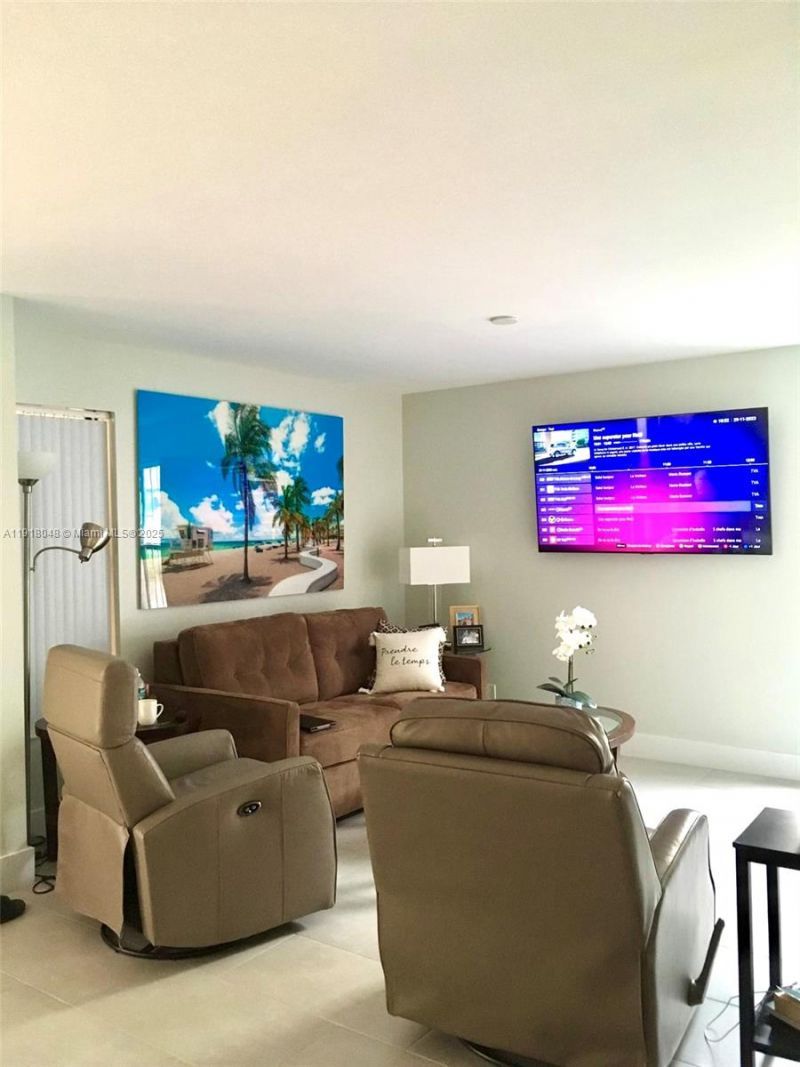 614 Executive Center Dr, Unit 104, West Palm Beach, FL 33401 Photo