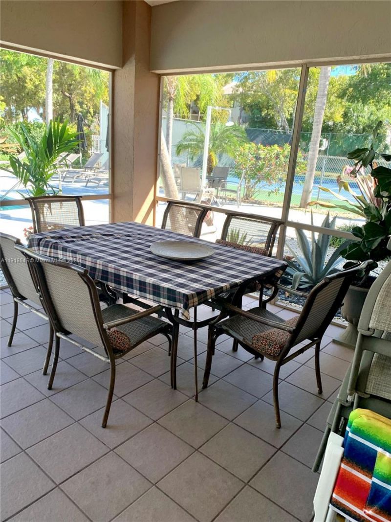 614 Executive Center Dr, Unit 104, West Palm Beach, FL 33401 Photo