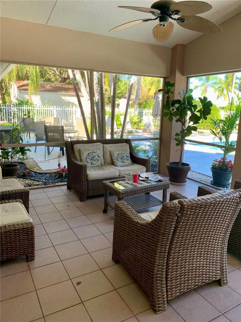 614 Executive Center Dr, Unit 104, West Palm Beach, FL 33401 Photo