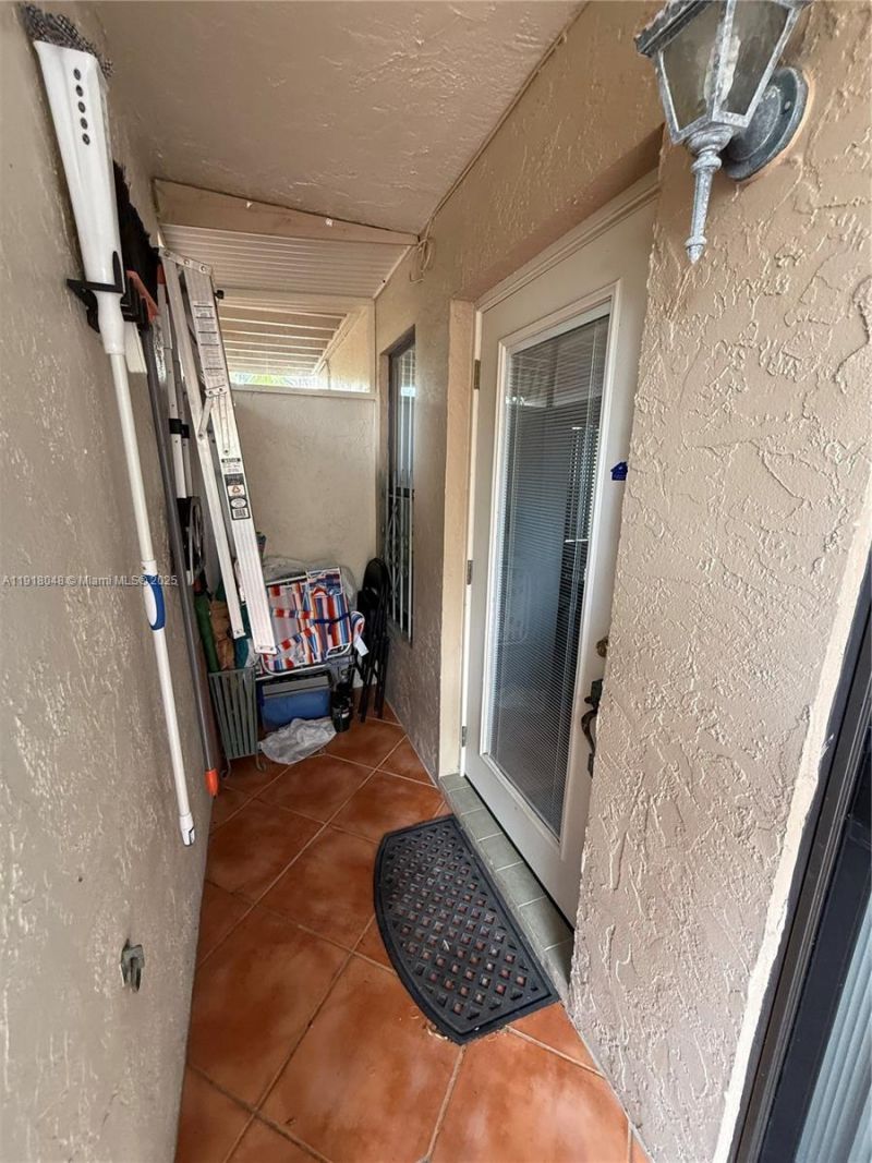 614 Executive Center Dr, Unit 104, West Palm Beach, FL 33401 Photo