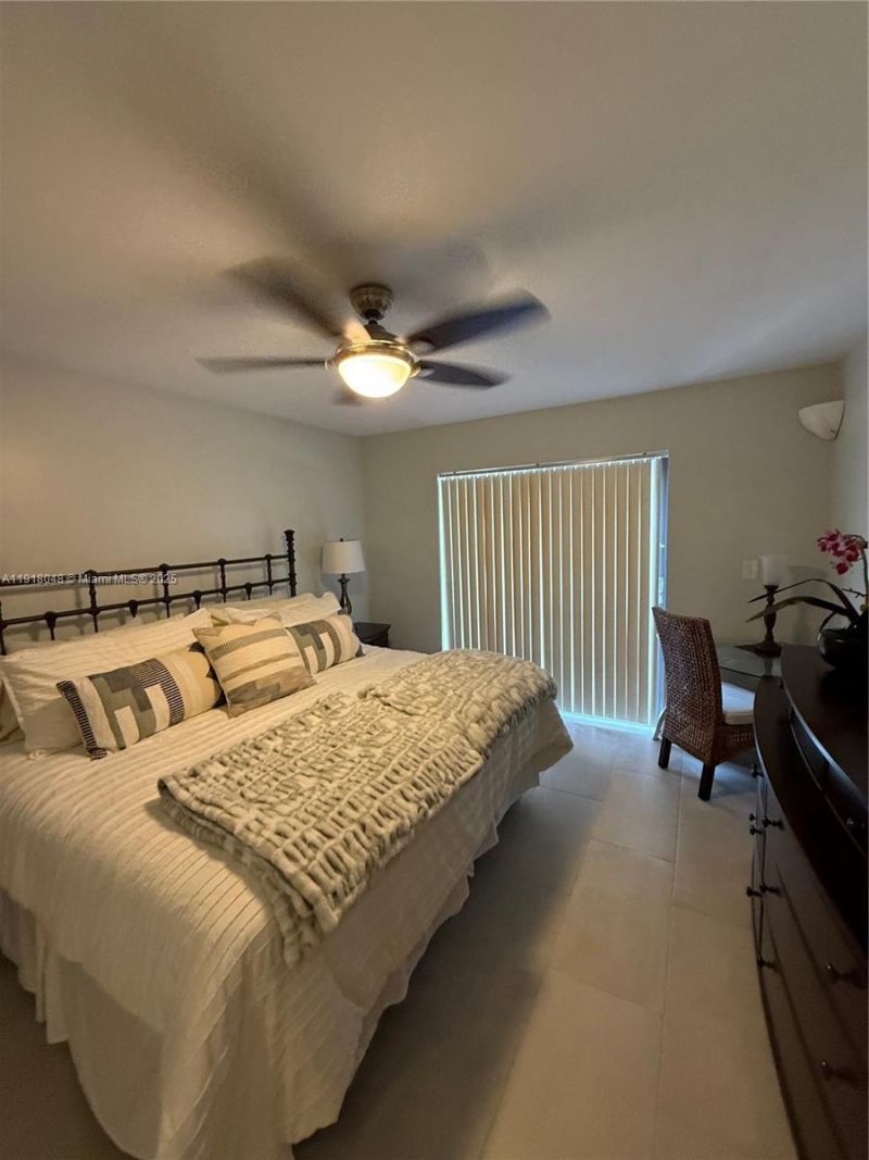 614 Executive Center Dr, Unit 104, West Palm Beach, FL 33401 Photo