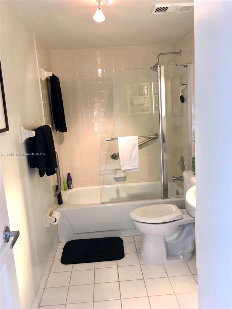 614 Executive Center Dr, Unit 104, West Palm Beach, FL 33401 Photo