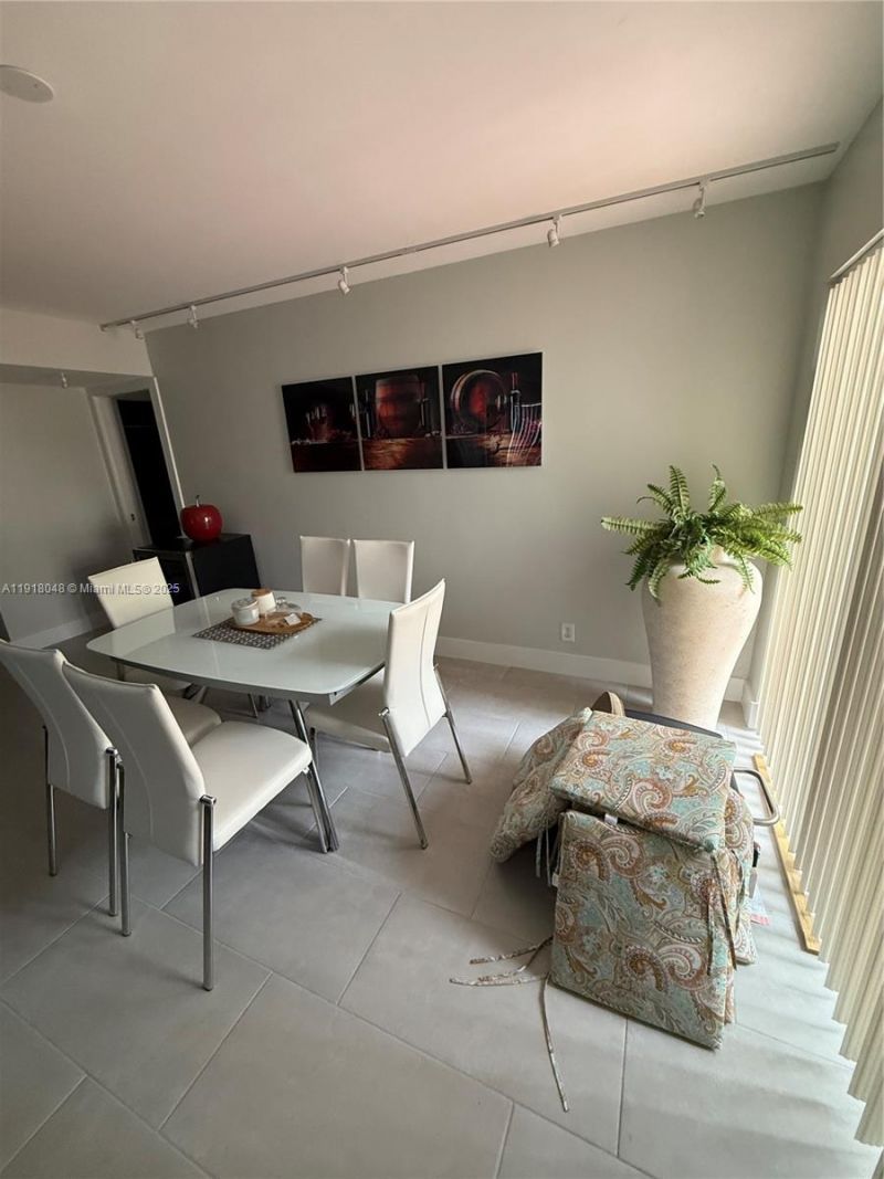 614 Executive Center Dr, Unit 104, West Palm Beach, FL 33401 Photo