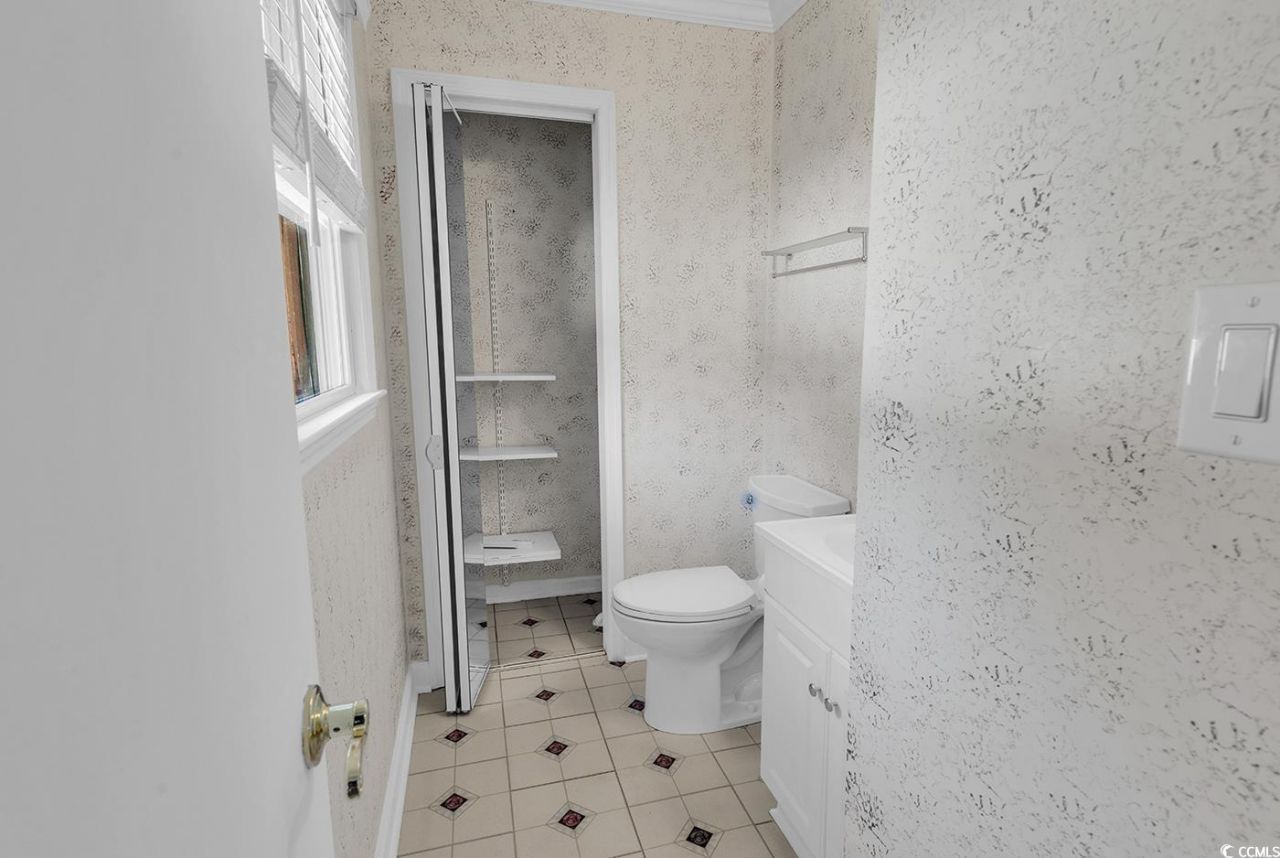 601 Lincoln Ln. Photo 18