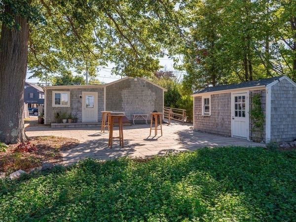 162 Main St, Essex, MA 01929