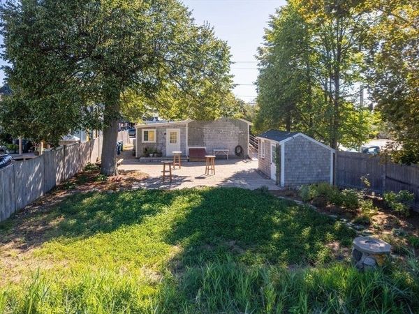 162 Main St, Essex, MA 01929