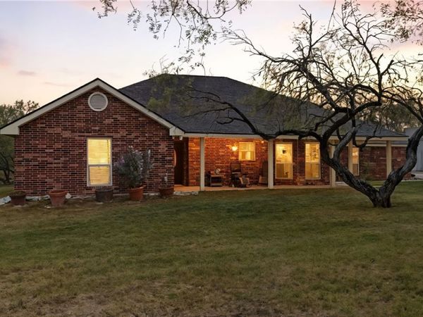 195 Cheyenne Lane, Kingsbury, TX 78638