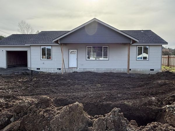 1221 49th St, Sweet Home, OR 97389