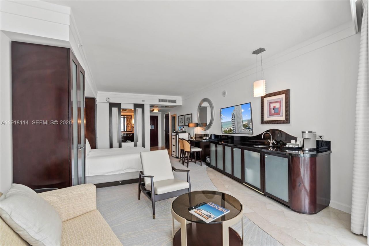 4391 Collins Ave, Unit 1118, Miami Beach, FL 33140 Photo