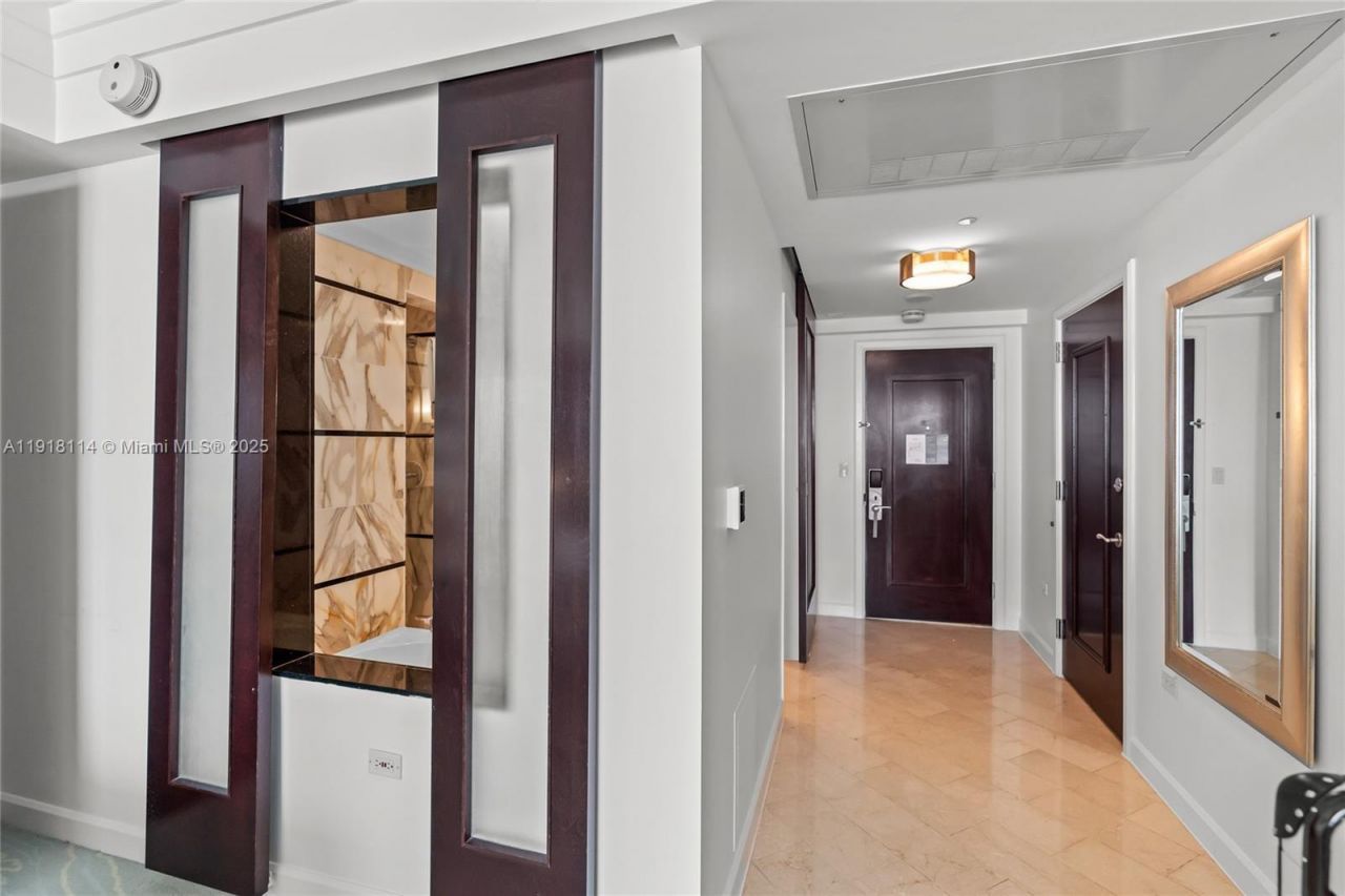 4391 Collins Ave, Unit 1118, Miami Beach, FL 33140 Photo