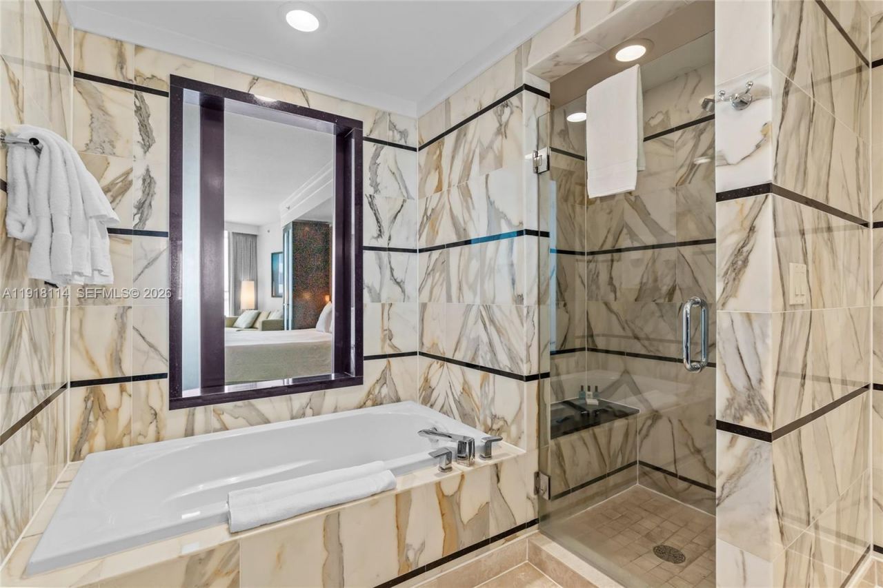 4391 Collins Ave, Unit 1118, Miami Beach, FL 33140 Photo