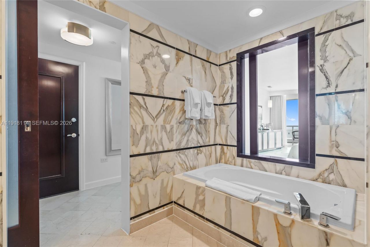 4391 Collins Ave, Unit 1118, Miami Beach, FL 33140 Photo