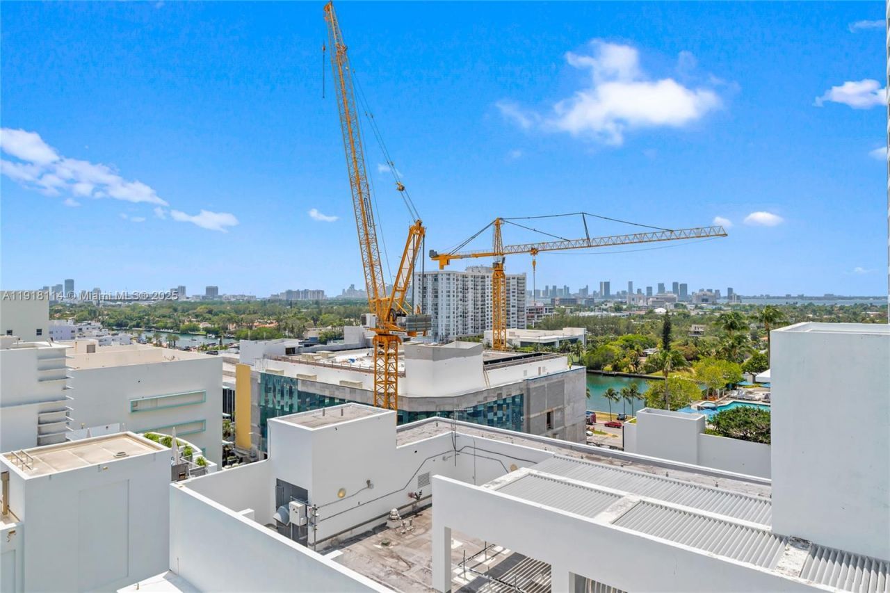 4391 Collins Ave, Unit 1118, Miami Beach, FL 33140 Photo