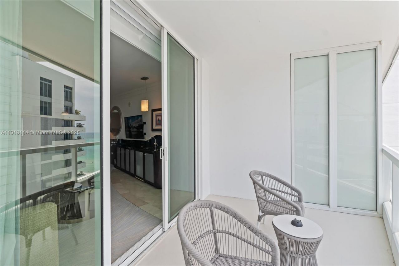 4391 Collins Ave, Unit 1118, Miami Beach, FL 33140 Photo