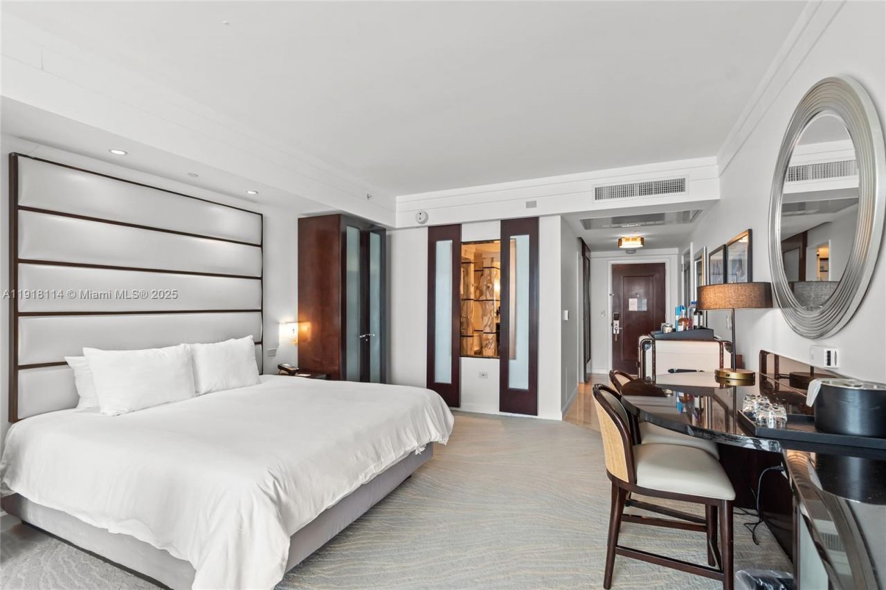 4391 Collins Ave, Unit 1118, Miami Beach, FL 33140 Photo