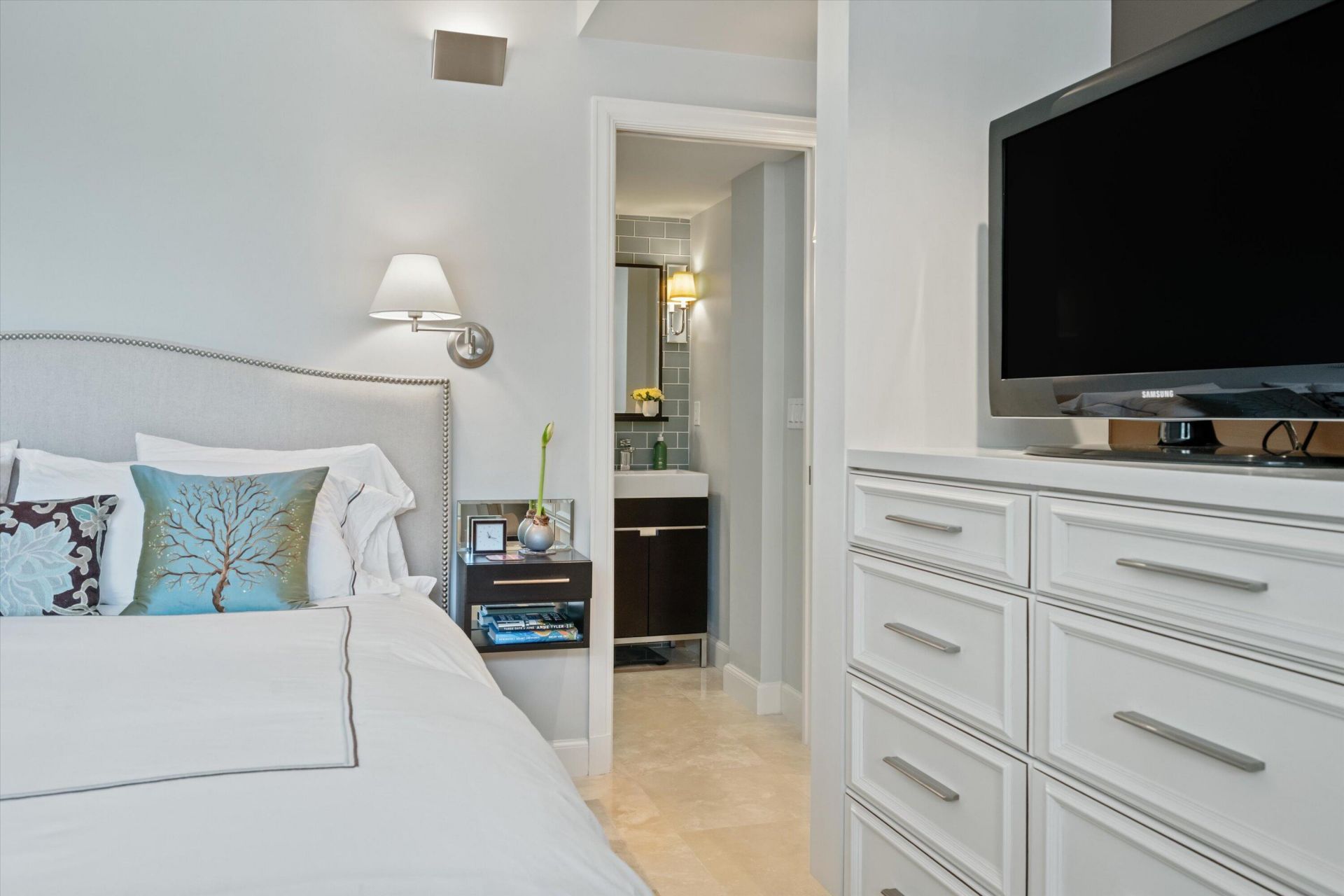 139 Sunrise Avenue, Unit 205, Palm Beach, FL 33480 Photo