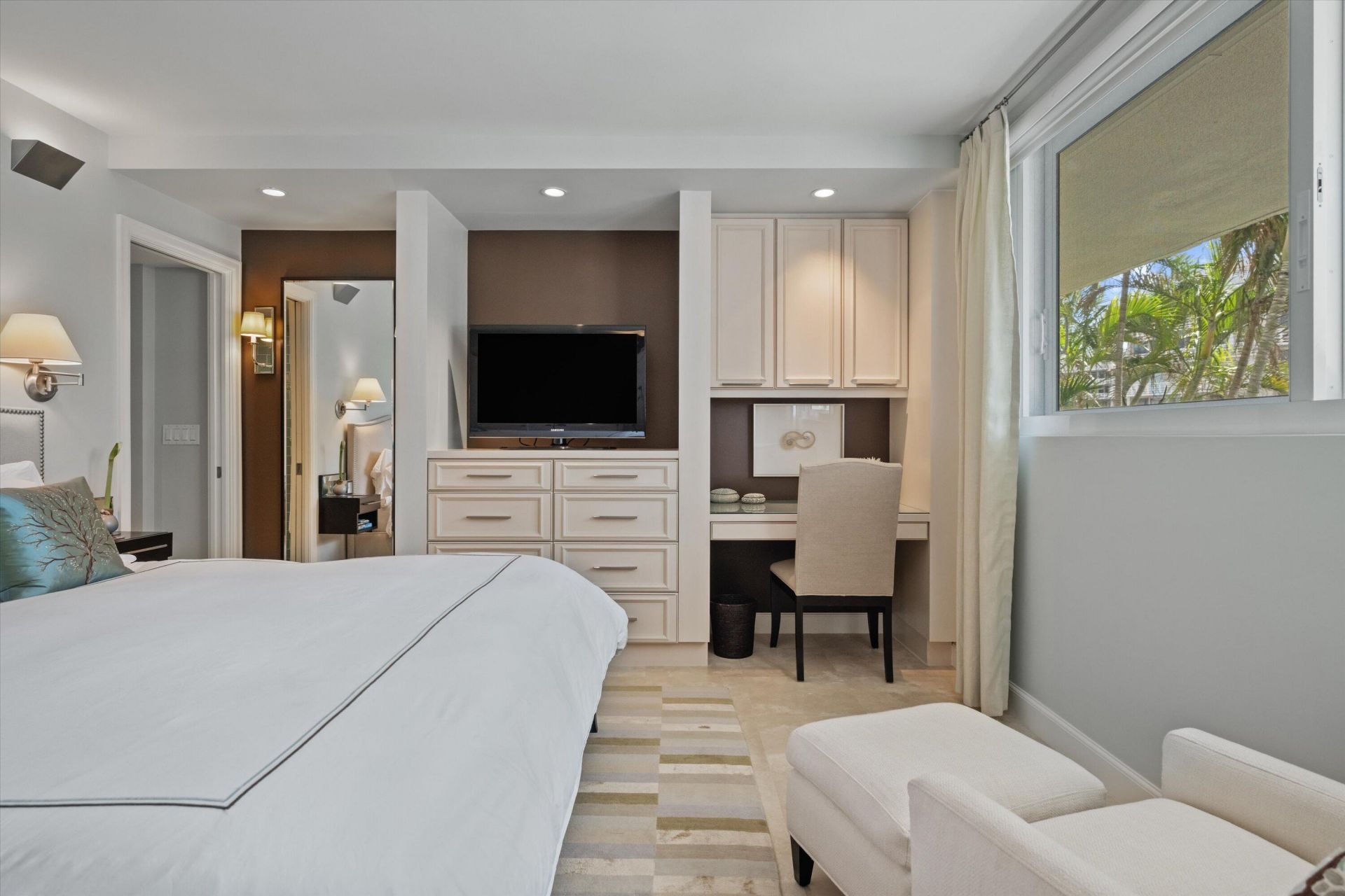 139 Sunrise Avenue, Unit 205, Palm Beach, FL 33480 Photo