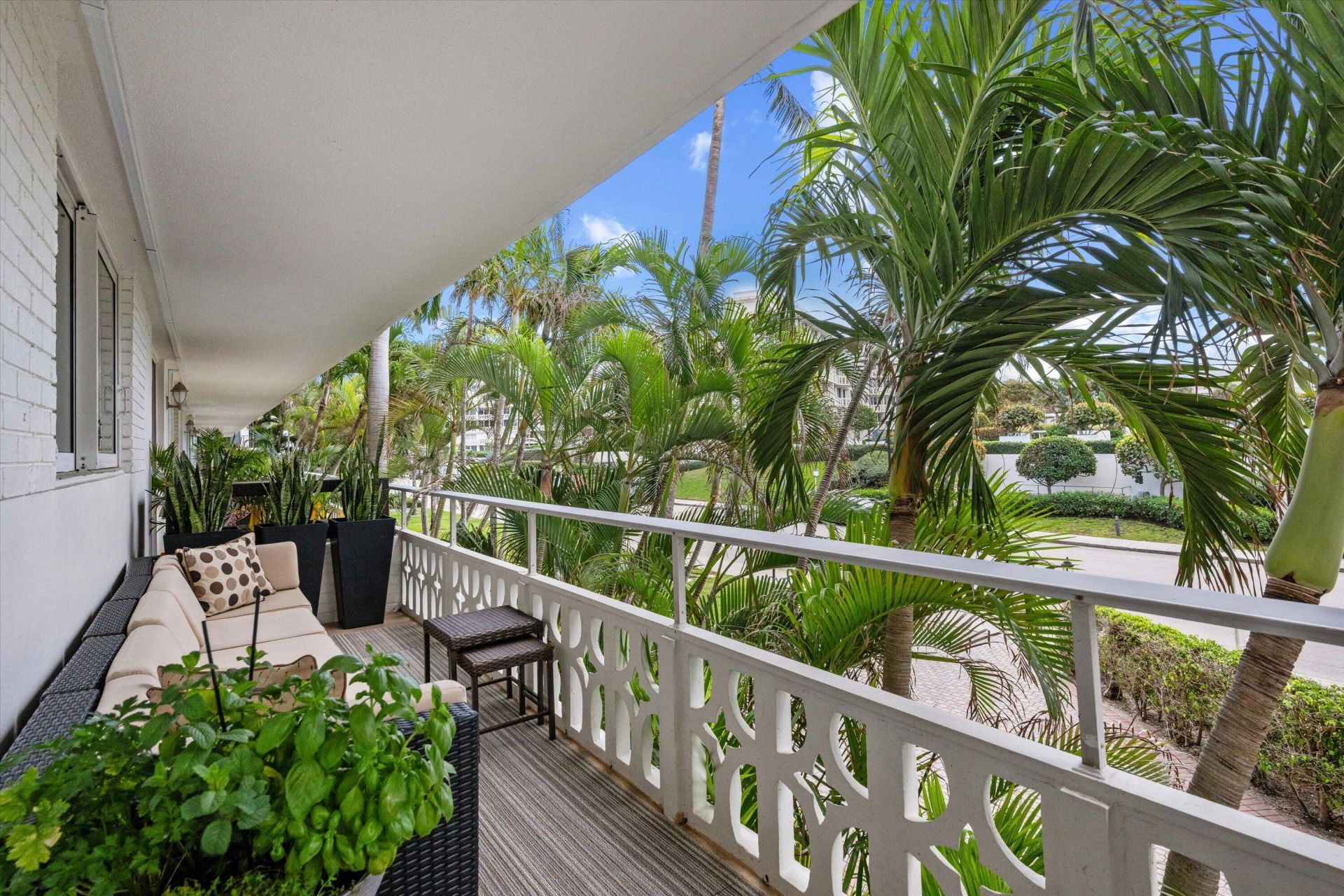 139 Sunrise Avenue, Unit 205, Palm Beach, FL 33480 Photo