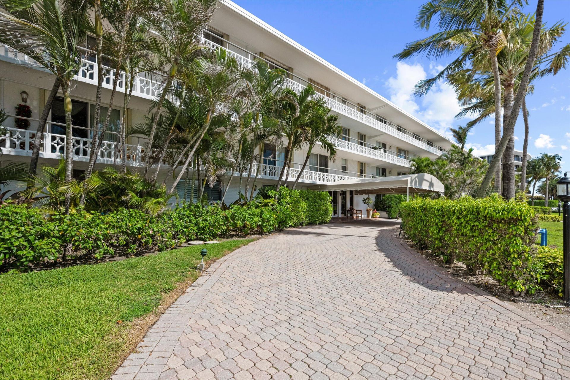 139 Sunrise Avenue, Unit 205, Palm Beach, FL 33480 Photo