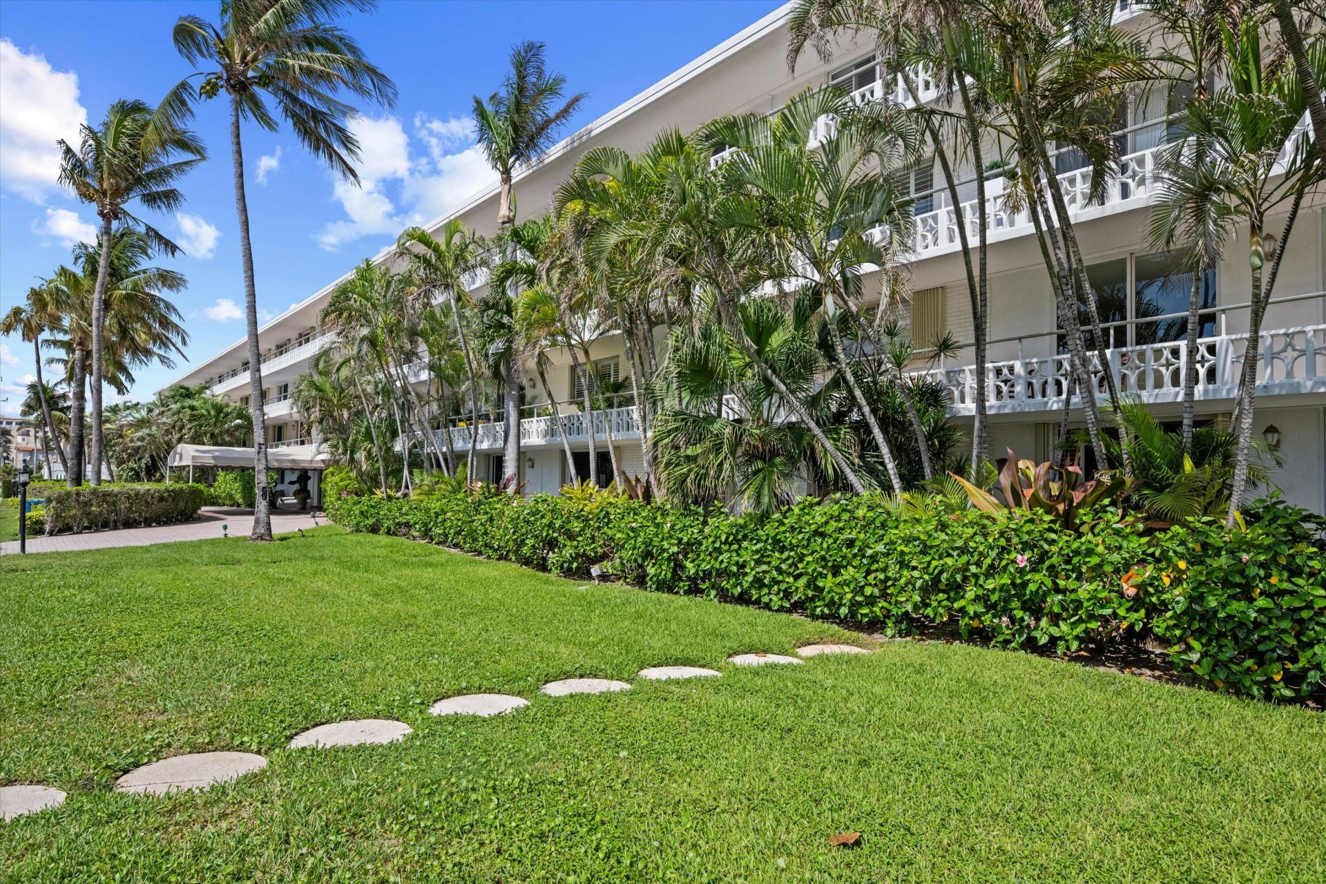 139 Sunrise Avenue, Unit 205, Palm Beach, FL 33480 Photo