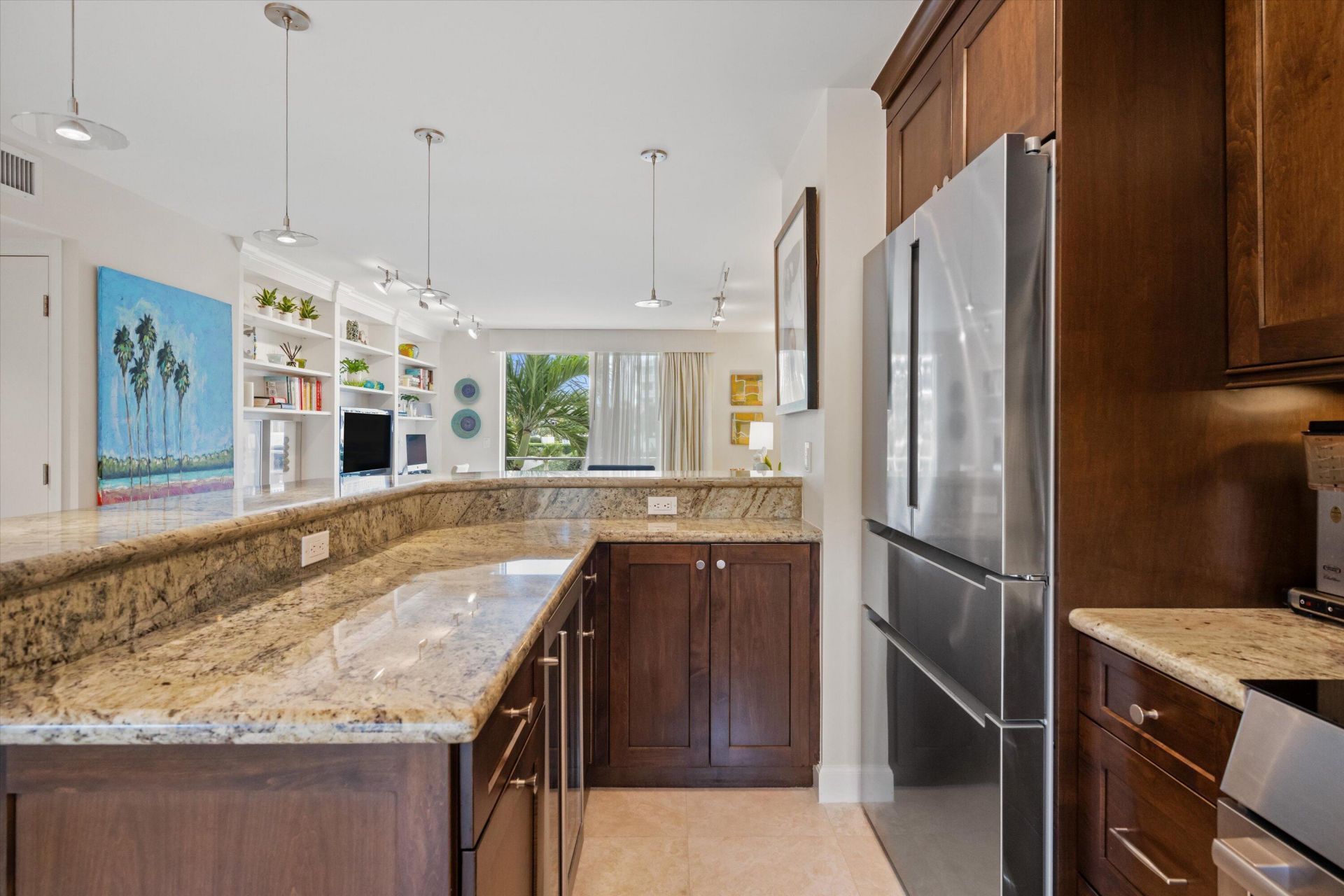 139 Sunrise Avenue, Unit 205, Palm Beach, FL 33480 Photo