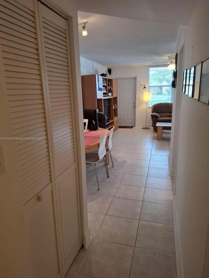 9081 Sunrise Lakes, Unit 105, Sunrise, FL 33322 Photo
