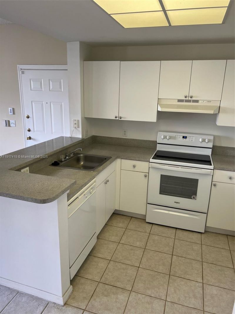 2015 SE 10th Ave, Unit 130, Fort Lauderdale, FL 33316 Photo