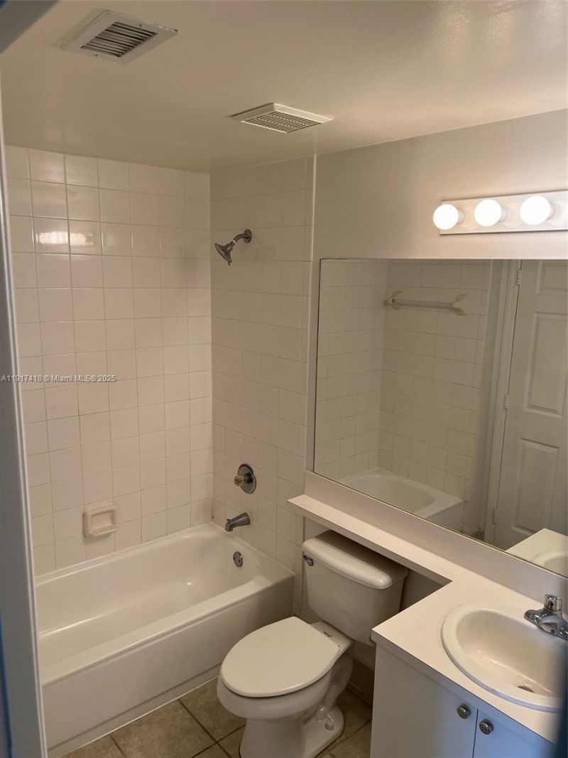 2015 SE 10th Ave, Unit 130, Fort Lauderdale, FL 33316 Photo