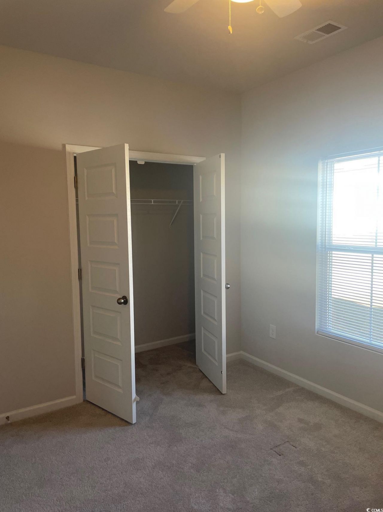 61 S. Reindeer Rd.  Photo 5