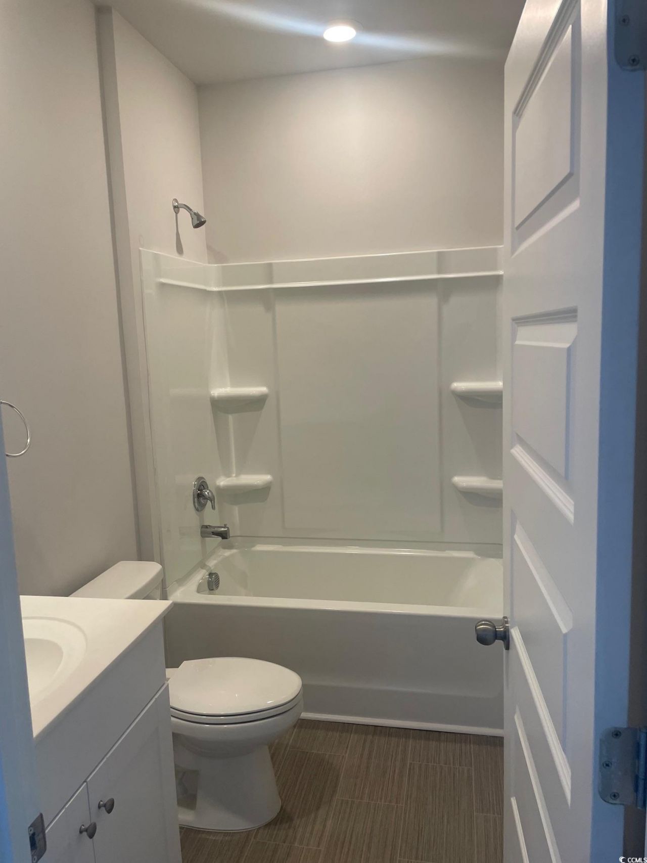 61 S. Reindeer Rd.  Photo 7