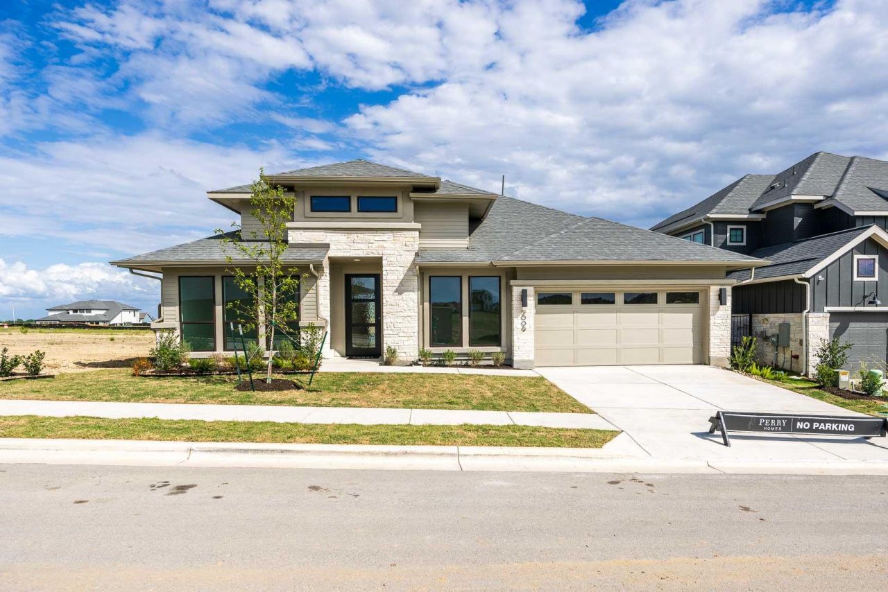 9009 Nilgai Dr, Austin, TX 78744 Main Photo