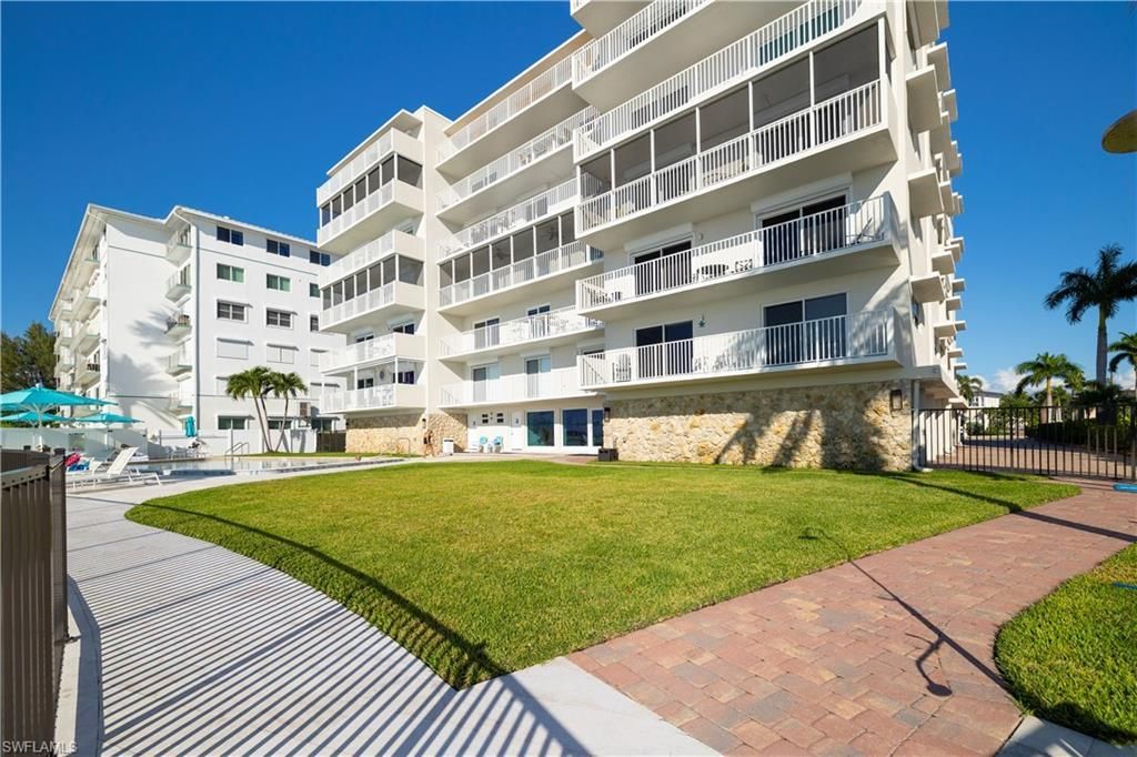 1977 Gulf Shore Blvd N, Unit 401, Naples, FL 34102 Photo