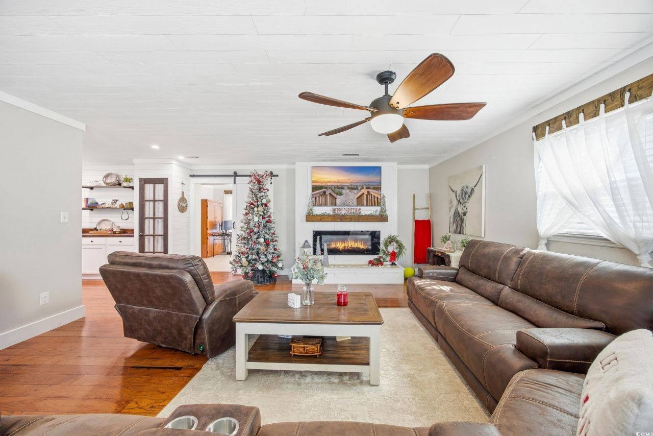 5724 Dogwood Circle Photo 2