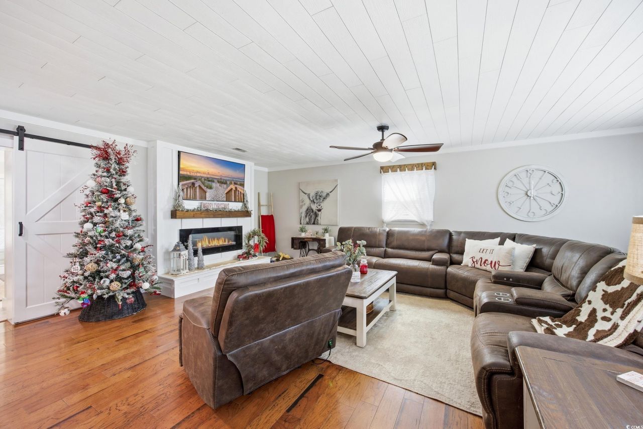 5724 Dogwood Circle Photo 4