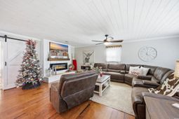 5724 Dogwood Circle photo 4